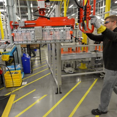 Η Nissan επενδύει στις μπαταρίες