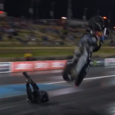 Dragsterάδικη μοτοσικλέτα απογειώνεται… (video)