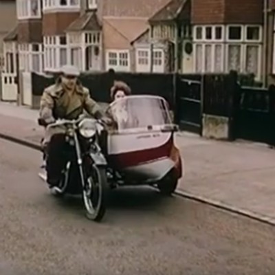 Έχω και βαρκάκι… πάμε μια βόλτα; (video)