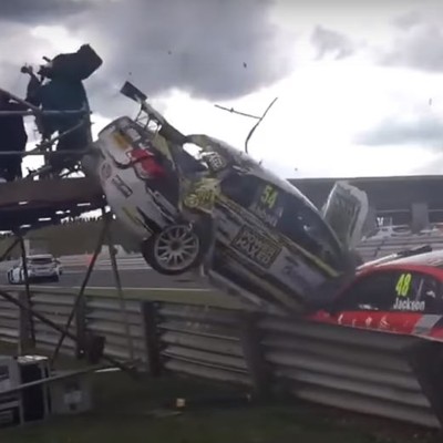 Αγωνιστικό χτυπάει κάμεραμαν (video)