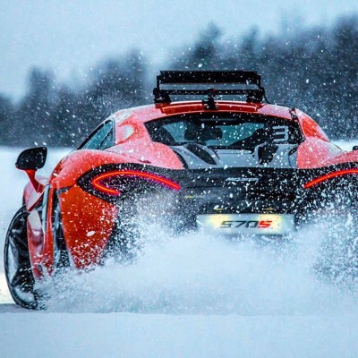 Στον Αρκτικό Κύκλο με μια McLaren 570S (video)