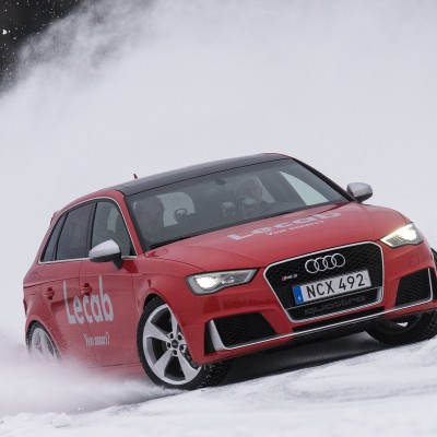 Πώς να οδηγείς στο χιόνι σαν οδηγός ράλι (vid)