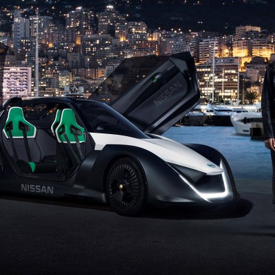 Η ηθοποιός Margot Robbie είναι η πρέσβειρα των ηλεκτροκίνητων Nissan (vid)