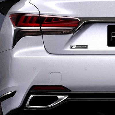 Το sport πολυτελές sedan της Lexus