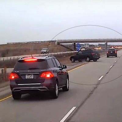 Μην φρενάρεις σε αυτόν που σε «κολλάει» (video)