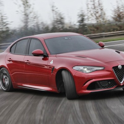 3 «πιλότοι» της Ferrari οδηγούν την Giulia QV στα όρια (vid)