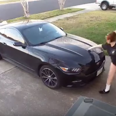 Πολλοί θα ήθελαν να την είχαν μπροστά τους! (video)