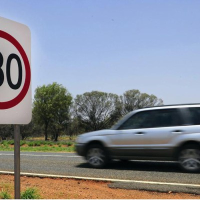 Παραμένει το όριο ταχύτητας στα 130 km/h