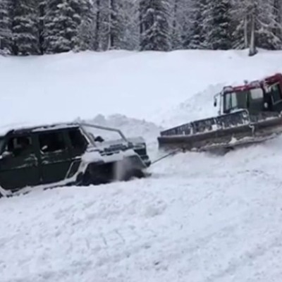 «Κόλλησε» η 6τροχη Mercedes-AMG G63; (video)