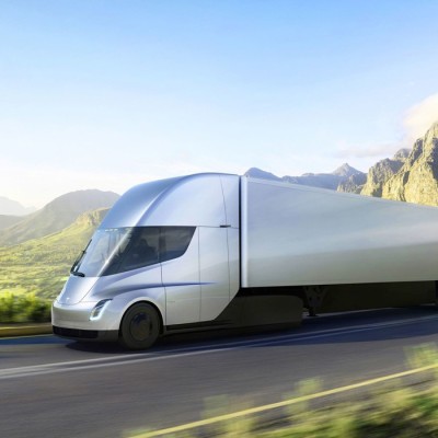 Και οι Άραβες παρήγγειλαν το ηλεκτρικό φορτηγό της Tesla (vid)