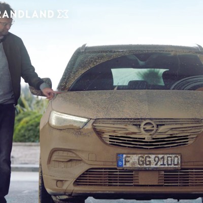 Ο προπονητής της Λίβερπουλ σε νέες περιπέτειες με τα Opel SUV (vid)