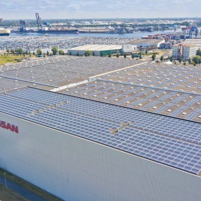 Η Nissan  ενεργοποιεί τη μεγαλύτερη οροφή με συλλέκτες ηλιακής ενέργειας στην Ολλανδία (vid)