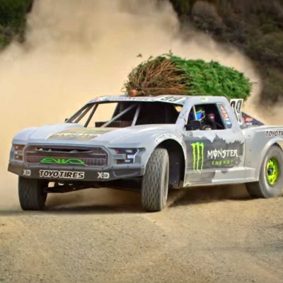 ΑΚΟΜΑ δεν στόλισες Χριστουγεννιάτικο Δέντρο; (video)