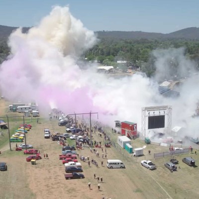 Ρεκόρ burnout με 126 αυτοκίνητα (video)