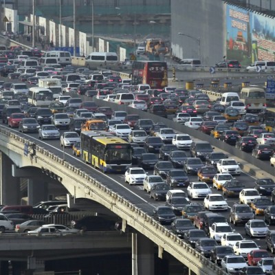 Πώς μια πόλη της Κίνας νίκησε την κίνηση στους δρόμους