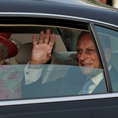 Ο Πρίγκιπας Φίλιππος παρέδωσε το δίπλωμα οδήγησής του