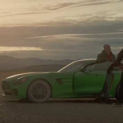 Τυφλός ξεπερνάει τα 200 km/h με Mercedes-AMG GT R (video)