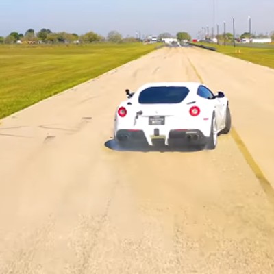 Ξεκίνα τη μέρα σου με αυτή τη Ferrari F12 στην πίστα (video)