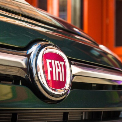 FCA: Επενδύει στη συνδεσιμότητα μέσω Google και Samsung