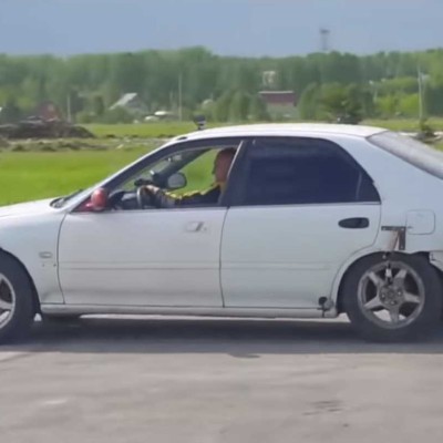 Έκανε 11 km με τραβηγμένο χειρόφρενο (video)