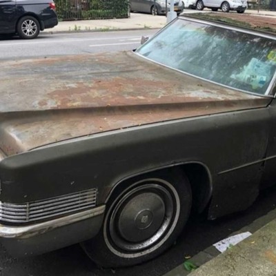 Απομάκρυναν Cadillac που βρισκόταν στο ίδιο σημείο επί 25 χρόνια!