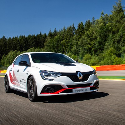 Renault Megane R.S Trophy- R: “Ισοπεδώνει” κάθε ρεκόρ