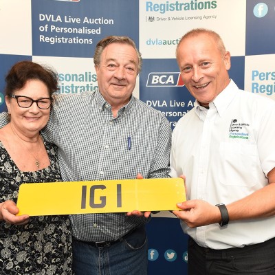 Αγόρασε πινακίδα αυτοκινήτου για 320.000 ευρώ!