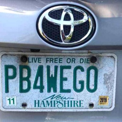 Μια μητέρα κλήθηκε να παραδώσει την πιο αμφιλεγόμενη πινακίδα κυκλοφορίας