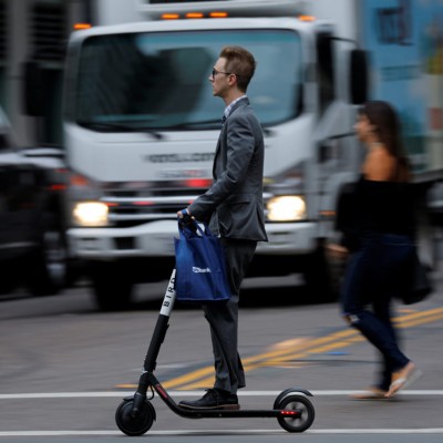 Στόχος η ασφαλής ενσωμάτωση των ηλεκτρικών πατινιών στις ελληνικές πόλεις