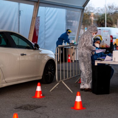 Το Υπουργείο Υγείας εξετάζει το ενδεχόμενο drive thru test για τον κορονοϊό