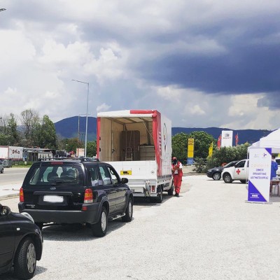 Σε ποια πόλη της Ελλάδας άρχισαν drive-thru test για τον κορονοϊό; (επιβεβαίωση GOCAR)