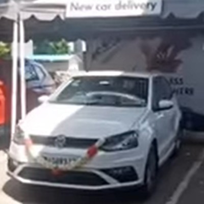 Τράκαρε πριν καλά καλά βγει από την αντιπροσωπεία [Video]