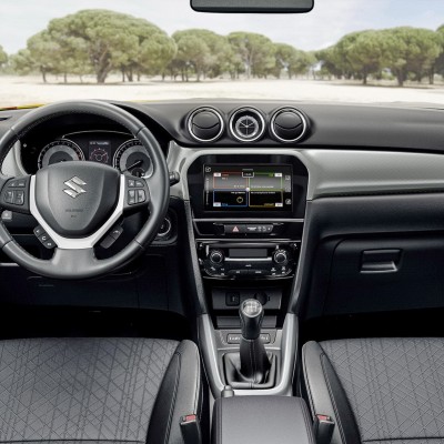 Το υβριδικό SUV της Suzuki των 129 ίππων που καίει 5,3 lt/100 km και τιμή κάτω από 21.000 ευρώ