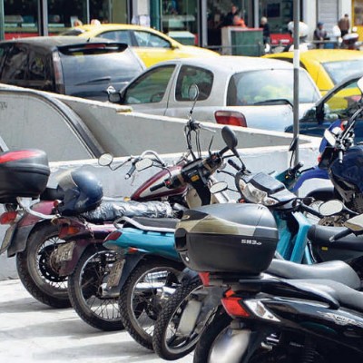 Με δίπλωμα αυτοκινήτου η οδήγηση μοτοσικλετών έως 125 cc; Τι απαντά το Υπουργείο Μεταφορών