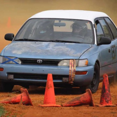 Το να οδηγείς ένα σαραβαλάκι σε πίστες rallycross, είναι το άθλημα που πάντα έψαχνες!