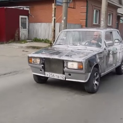Κάποιος έγδυσε ένα Lada (video)