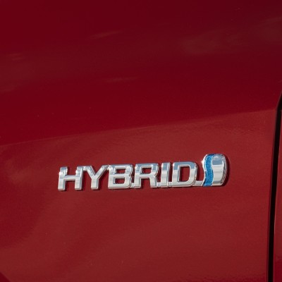 Hybrid, mild hybrid, plug-in hybrid: Όλες οι τεχνολογίες υβριδικών με απλά λόγια.