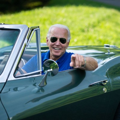 Η σχέση πάθους του Joe Biden με την προσωπική του Corvette (video)
