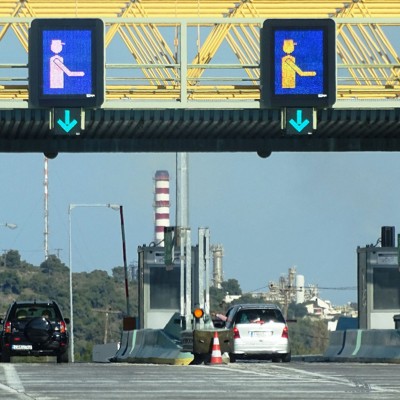 Ξεκινά η χιλιομετρική χρέωση στα διόδια