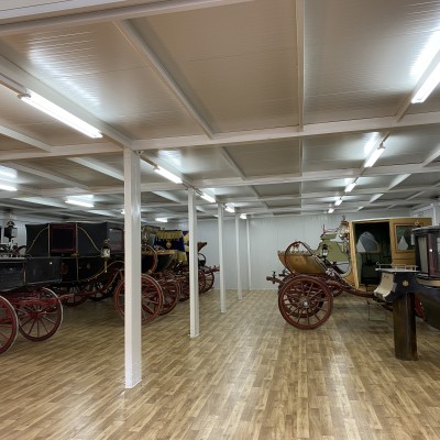 Ολοκληρώθηκε η μεταφορά των βασιλικών αμαξών στο Τατόι [Video]