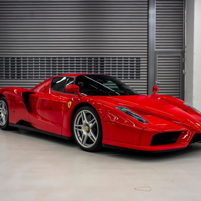 Έβαλε πωλητήριο στα supercars του ο Sebastian Vettel