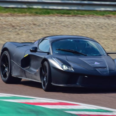 Ferrari: Νέο υβριδικό hypercar με «καβούκι» LaFerrari δοκιμάζεται στην πίστα [Video]