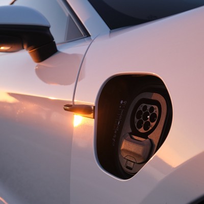 Το ηλεκτρικό που δίνει 315 km σε 10 λεπτά φόρτισης – Στην Ελλάδα κοστίζει 115.735 ευρώ