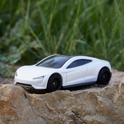 Η Mattel παρουσιάζει το πιο φιλικό προς το περιβάλλον αυτοκινητάκι Tesla Roadster