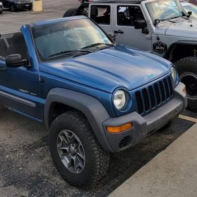Κάποιος είχε την φαεινή ιδέα να κάνει Cabrio το Jeep Cherokee του [Video]