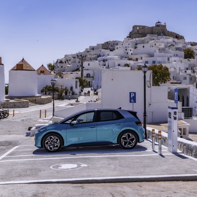 Top 10: Τα νησιά του Αιγαίου με τους περισσότερους φορτιστές