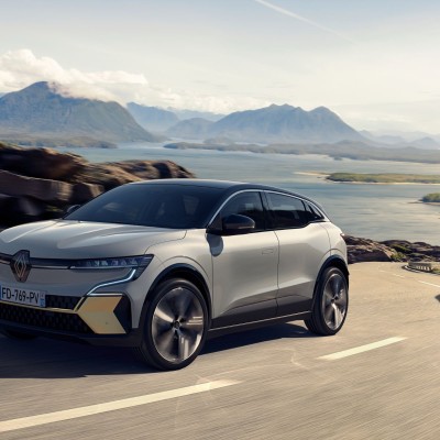 Renault: «Στόχος μας να κάνουμε τα ηλεκτρικά αυτοκίνητα πιο προσιτά»