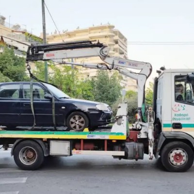 Ο Δήμος Αθηναίων μάζεψε 3.862 εγκαταλελειμμένα αυτοκίνητα