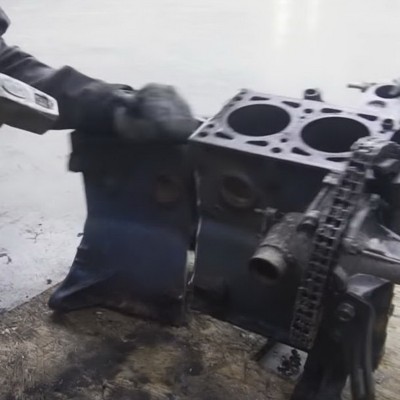 Μπορεί να λειτουργεί ένας κινητήρας αν κοπεί στη μέση; [video]