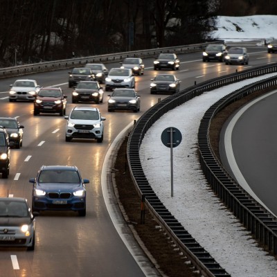 Τέλη κυκλοφορίας: Τι πληρώνει ένα δίλιτρο αυτοκίνητο 10ετίας;